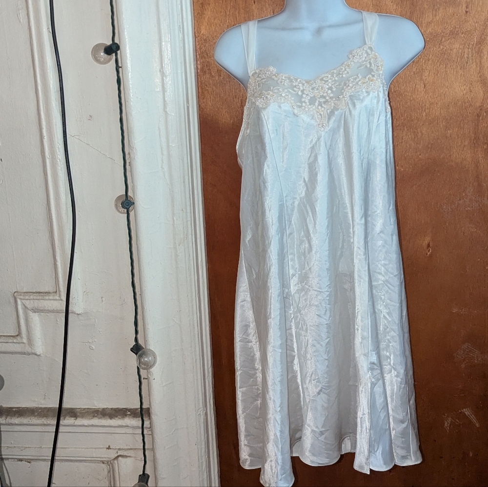 Elegant Vintage White Lace Trim Nightgown
